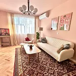 Vera With Free Parking Апартаменти
