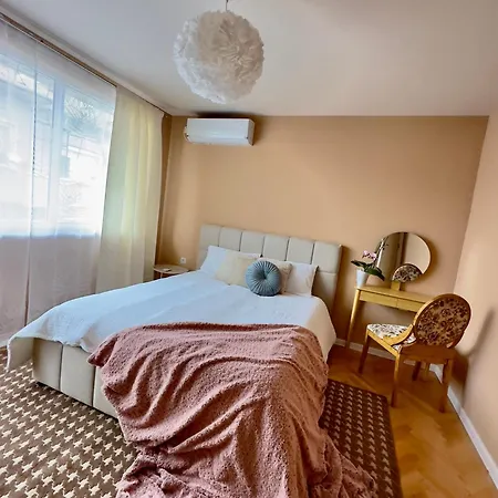 Vera With Free Parking Apartment