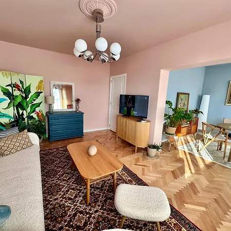 Vera With Free Parking